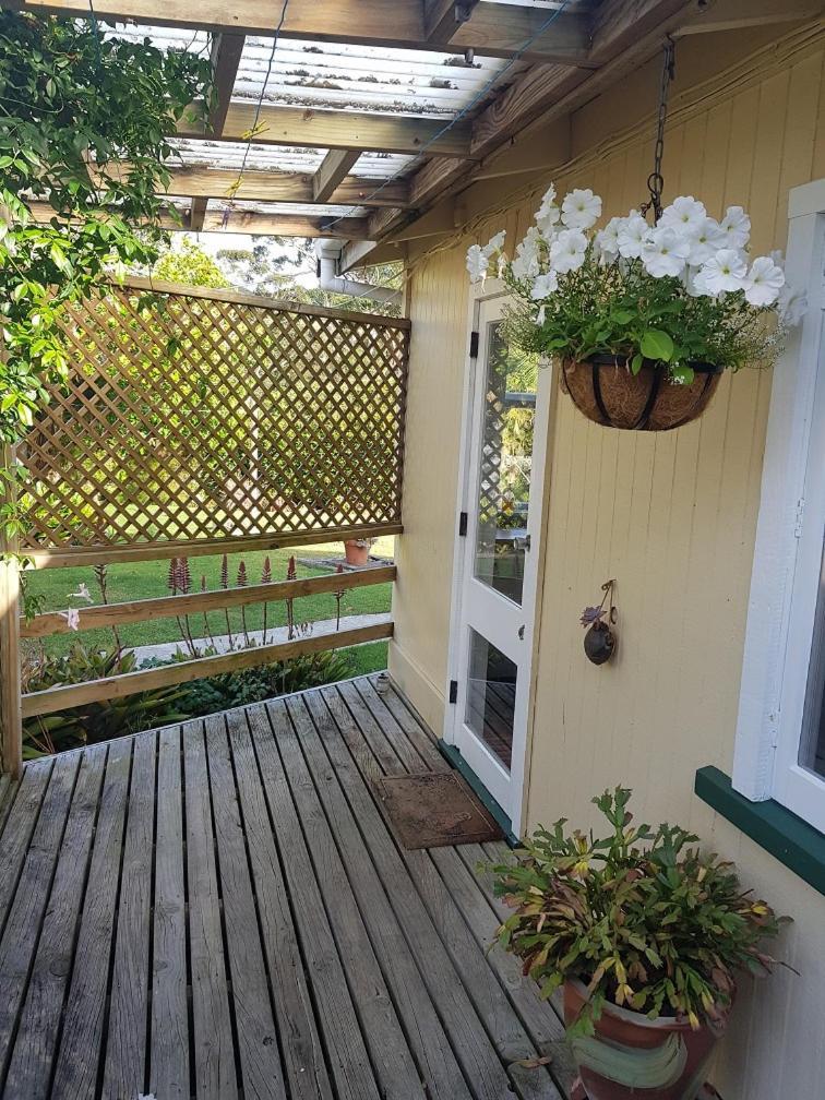 Rose Cottage Tryphena Екстериор снимка