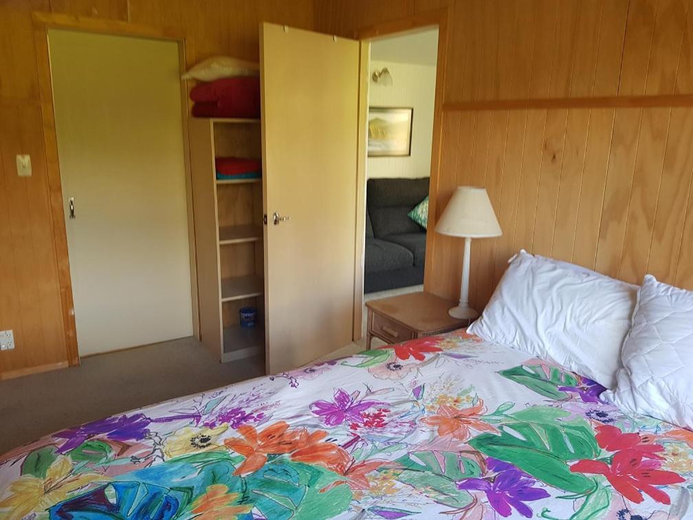 Rose Cottage Tryphena Екстериор снимка
